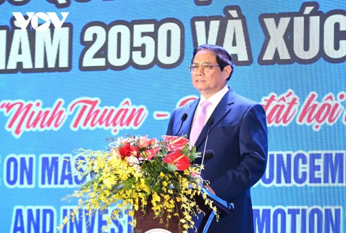 PM Vietnam, Pham Minh Chinh Hadiri Konferensi Pengumuman Perancangan dan Promosi Investasi Provinsi Ninh Thuan - ảnh 1
