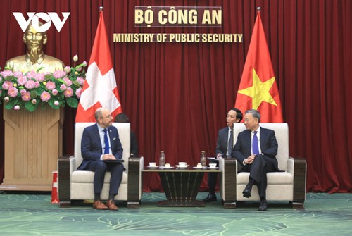 Dorong Hubungan Kerja Sama antara Kementerian Keamanan Publik Vietnam dengan Badan-Badan Pelaksanaan Hukum Swiss  - ảnh 1