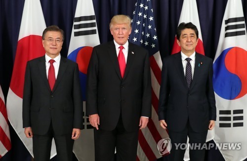 Moon, Trump et Abe pour des sanctions plus sévères contre Pyongyang - ảnh 1