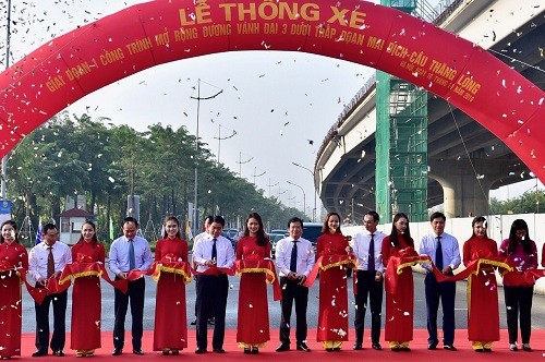 Célébrations du 65e anniversaire de la libération de Hanoi - ảnh 1