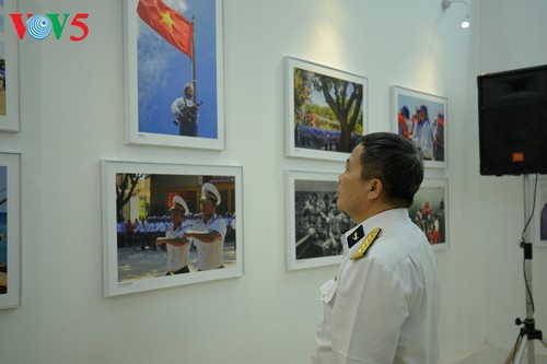Vernissage de l’exposition “Truong Sa dans notre coeur” - ảnh 8