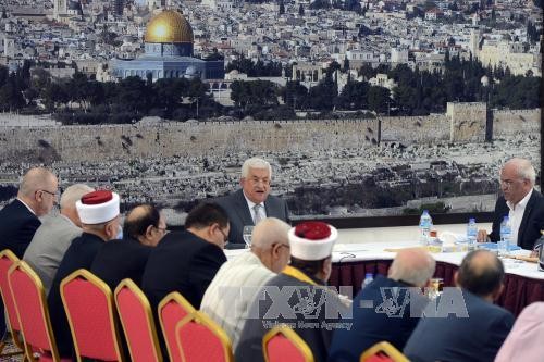Palestine freezes contact with Israel over Jerusalem shrine crisis - ảnh 1