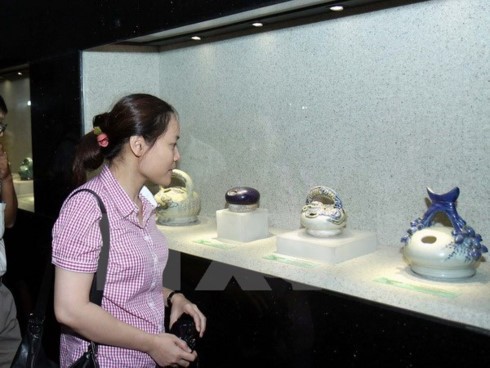 Exhibit spotlights Vietnam’s betel chewing tradition  - ảnh 1