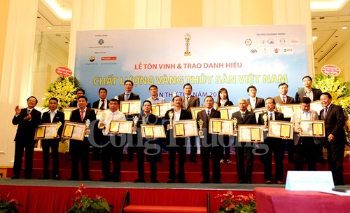 Gold Quality Award given to seafood products  - ảnh 1