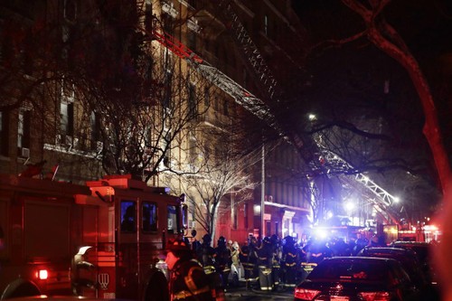 Six dead and 15 injured in New York City apartment blaze - ảnh 1