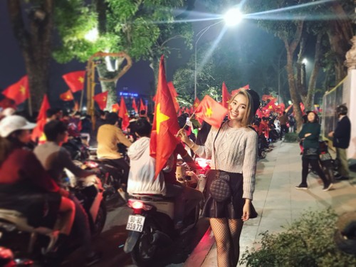 Vietnamese football fans ready for U23 Championship final  - ảnh 5
