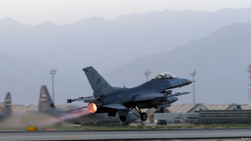 US expands anti-Taliban airstrikes to northern Afghanistan - ảnh 1