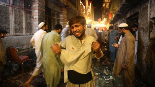 Suicide blast in Pakistan, 13 killed - ảnh 1