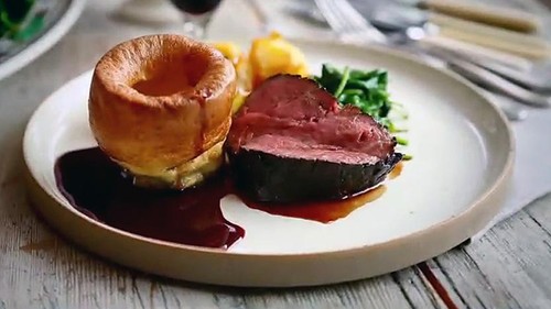 Roast beef with Yorkshire puddings - ảnh 2