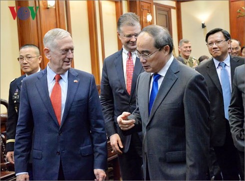 HCM City leader greets US Secretary of Defence - ảnh 1