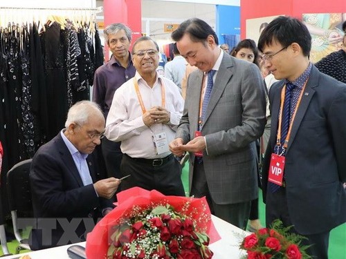 Vietnam firms attend sixth India International Silk Fair - ảnh 1