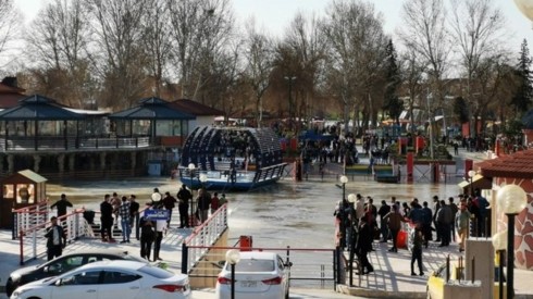 Death toll rises in Iraq ferry sinking - ảnh 1