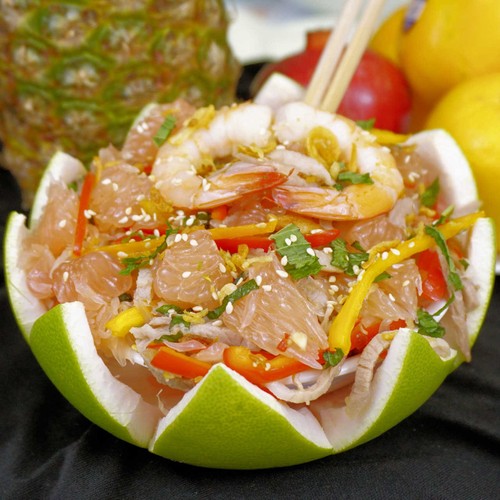 Pomelo with shredded chicken and prawn salad - ảnh 1