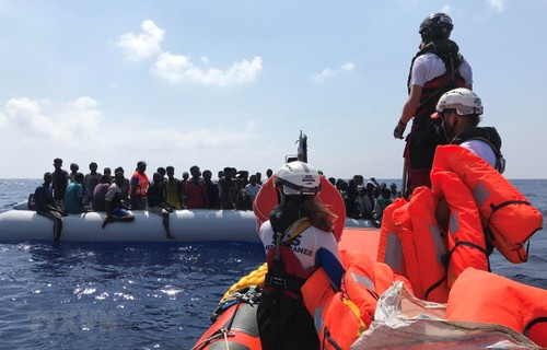 UN urges Europe to take in 500 stranded migrants - ảnh 1