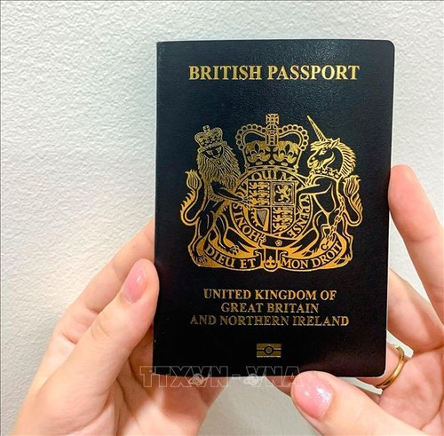 New blue British passport rollout to begin in March - ảnh 1