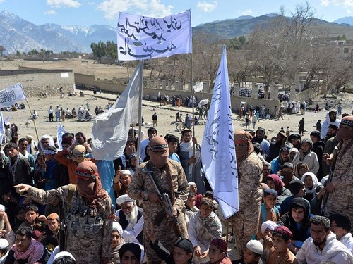 Afghan government to release 5,000 Taliban prisoners  - ảnh 1