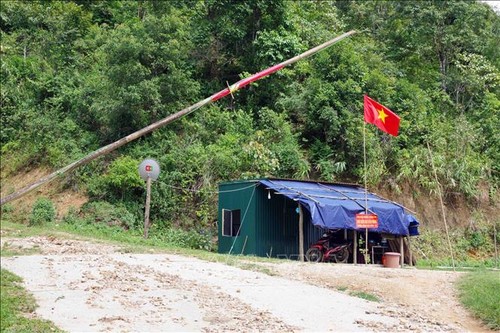 Son La Border Guards intensify patrol to prevent COVID-19 from entering Vietnam  - ảnh 1