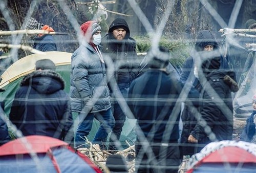 Belarus says its wants to avoid confrontation in migrant standoff - ảnh 1