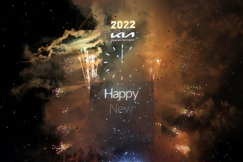 Omicron dampens global New Year celebrations - ảnh 1