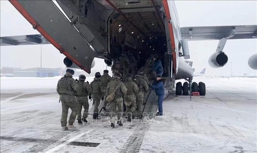Russian-led troops begin withdrawing from Kazakhstan - ảnh 1