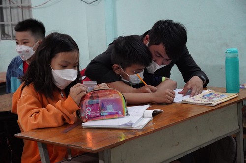 Free classes for disadvantaged children in HCM city - ảnh 2
