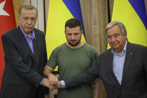 Erdogan says he discussed ways to end Ukraine conflict with Guterres, Zelenskiy - ảnh 1