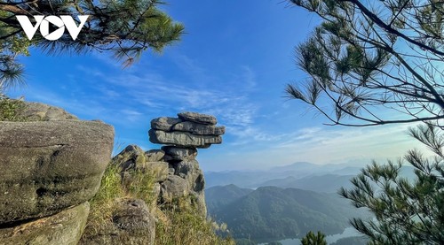 Stunning beauty of Chong Mountain in Quang Ninh province - ảnh 2