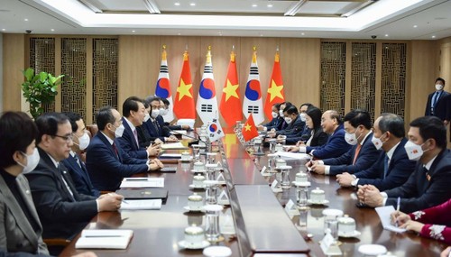 Vietnam, South Korea reaffirm the importance of maintaining peace, stability, safety, freedom of nav - ảnh 1