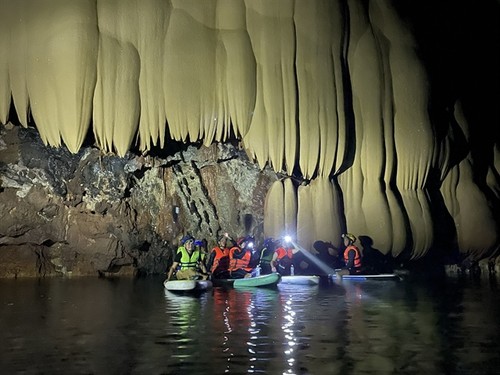 New cave discovered in Quang Binh - ảnh 1