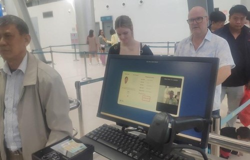 Biometric authentication to be applied at airports nationwide from November - ảnh 1