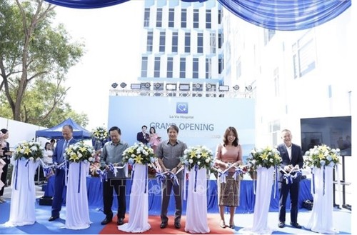 Hospital for Vietnamese in Laos opens - ảnh 1