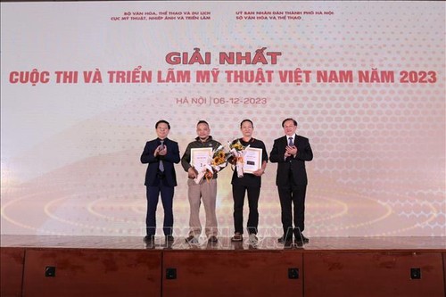 Vietnam Fine Arts Competition and Exhibition 2023 opens, gives awards    - ảnh 1