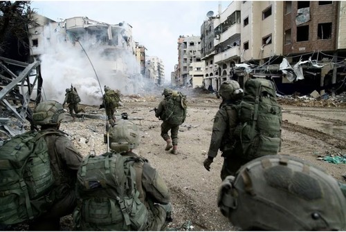 Israel launches fresh strikes on Gaza as UN nears vote on aid - ảnh 1