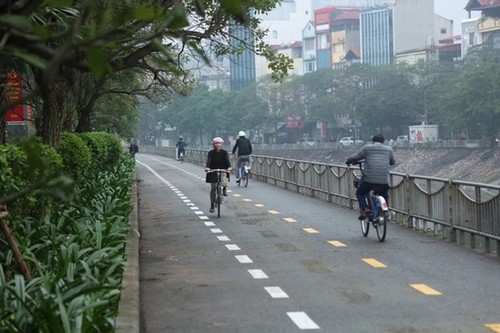 Hanoi pilots exclusive route for pedestrians, cyclists - ảnh 1