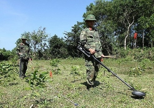 Quang Tri to clear 42 million sq.m. of land from cluster bombs in 2024 - ảnh 1