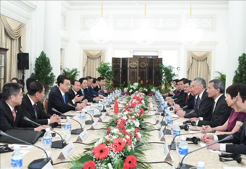 Tiongkok dan Singapura menandatangani 11 nota kesepahaman tentang kerjasama bilateral - ảnh 1