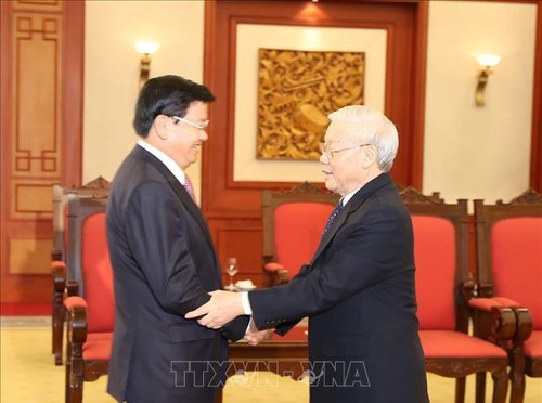 Sekjen, Presiden Vietnam Nguyen Phu Trong menerima PM Laos, Thongloun Sisoulith - ảnh 1