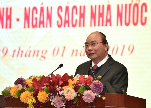 PM Nguyen Xuan Phuc menghadiri konferensi evaluasi instansi keuangan - ảnh 1