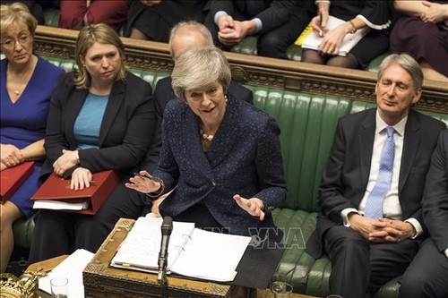 Parlemen Inggris mendukung PM merundingkan kembali ketentuan tentang perbatasan dalam permufakatan Brexit - ảnh 1