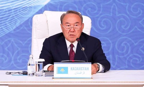 Presiden Kazakhstan membubarkan pemerintah karena kegagalan ekonomi - ảnh 1