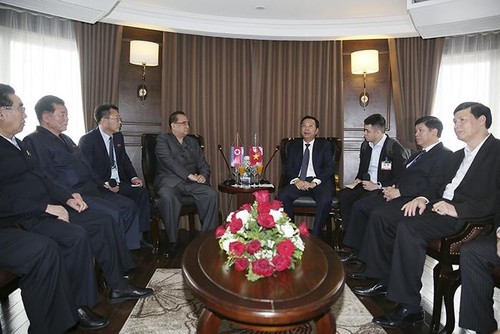 Delegasi Pemimpin Senior Partai Pekerja Korea mengunjungi Pusaka Alam Dunia Teluk Ha Long - ảnh 1