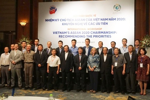Lokakarya “Masa bakti Keketuaan ASEAN tahun 2020 dari Vietnam Rekomendasi tentang prioritas-prioritas” - ảnh 1