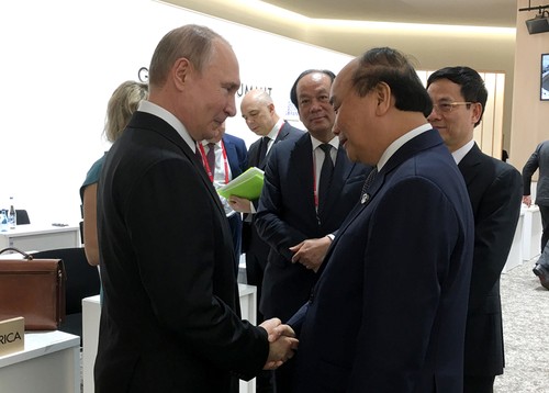 PM Vietnam, Nguyen Xuan Phuc membahas solusi memperkuat kerjasama bilateral dengan pimpinan negara-negara peserta pada KTT G20 - ảnh 1