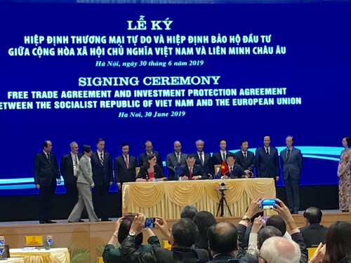 Upacara penandatangan resmi EVFTA antara Vietnam dan Uni Eropa - ảnh 1