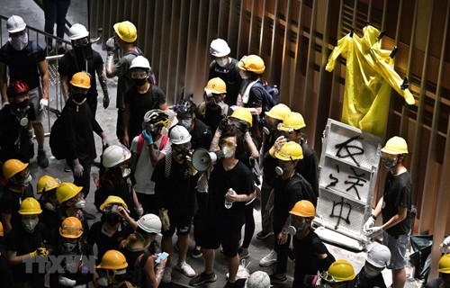Kalangan otoritas Hong Kong (Tiongkok) mengutuk tindakan sabotase dan demonstrasi kekerasan - ảnh 1