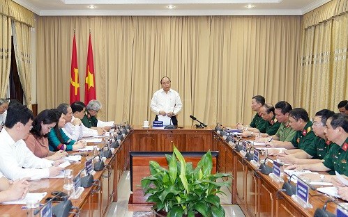 PM Nguyen Xuan Phuc memeriksa perbaikan Mousoleum Presiden Ho Chi Minh - ảnh 1