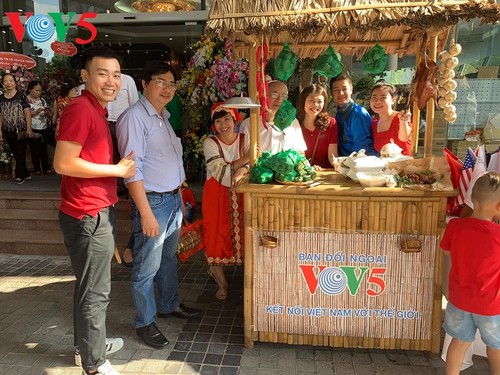 Pekan Raya VOV yang menggembirakan untuk menyambut ultah ke-74  Berdirinya Radio Suara  Vietnam   - ảnh 11