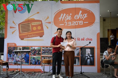 Pekan Raya VOV yang menggembirakan untuk menyambut ultah ke-74  Berdirinya Radio Suara  Vietnam   - ảnh 17