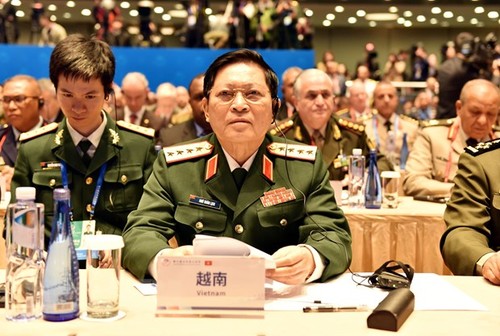 Memperhebat kerjasama pertahanan Vietnam-Tiongkok - ảnh 1