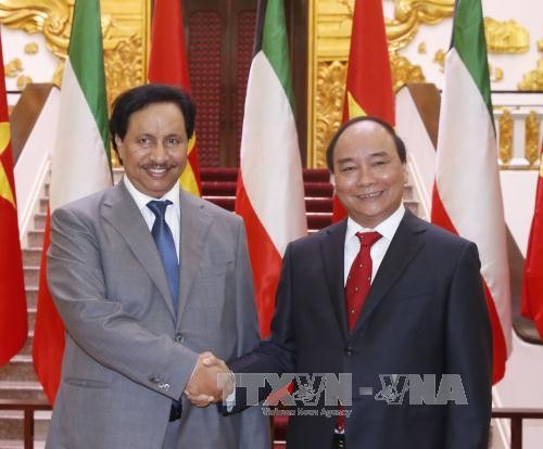 PM Nguyen Xuan Phuc melakukan kunjungan resmi ke Kuwait untuk mempererat hubungan dua negara - ảnh 1